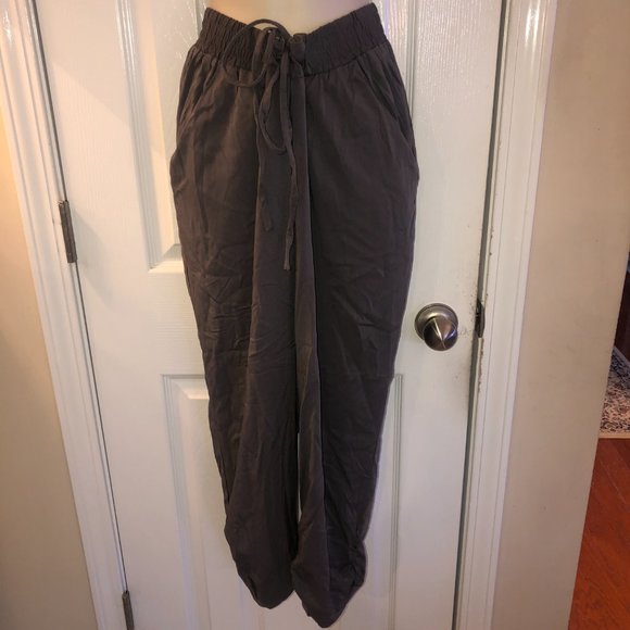 torrid Pants - Torrid Grey Cropped Harem Pants Sz. 1 (14-16 Standard sz.) NWT!